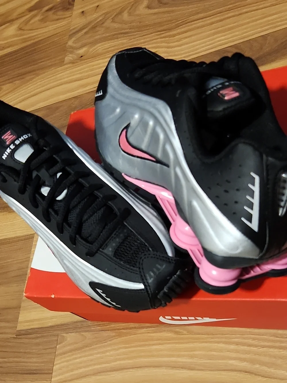 SIZE 4.5 YOUTH- NIKE SHOX R4 (GS) black silver pink CW2626-006 NEW with box kid